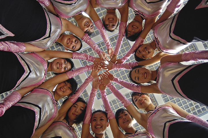 2008年1月4日，湖北经济学院大学生“超越激情”健美操啦啦队在训练，作为北京奥运会全国健美操啦啦队选拔赛湖北赛区一等奖获得者，他们将代表湖北省参加北京奥运会啦啦队选拔比赛。