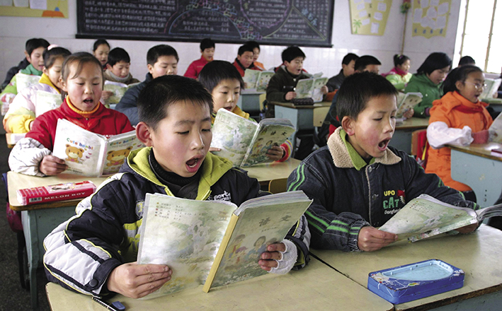 2007年初，江苏省海安县某小学已实施免费义务教育