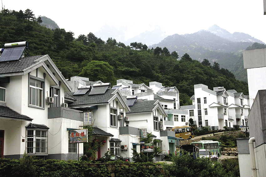 安徽黄山脚下的翡翠新村