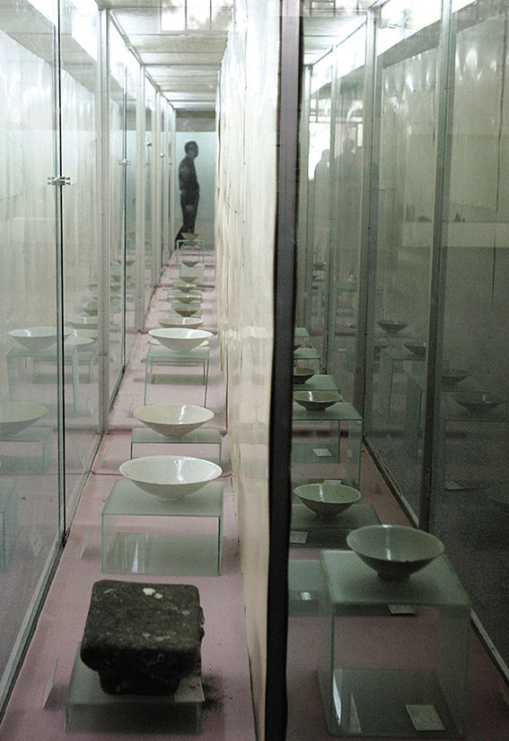 2007年12月23日，在广东阳江博物馆，“南海一号”部分出水文物首次对外公开