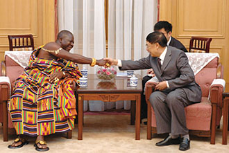 2006年10月17日，陈昊苏在北京会见加纳阿散蒂国王