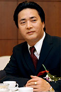 温州市打火机协会会长、温州日丰打火机有限公司董事长　黄发静