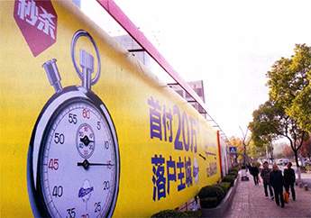 3月以来万科、保利等大型地产商在北京、上海、广州等一线城市的降价或者以低于市场预期的价格入市，则预示了房地产下行周期可能到来。