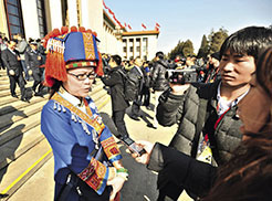 蓝春桃全国人大代表广西壮族自治区河池市大化瑶族自治县高级中学教师