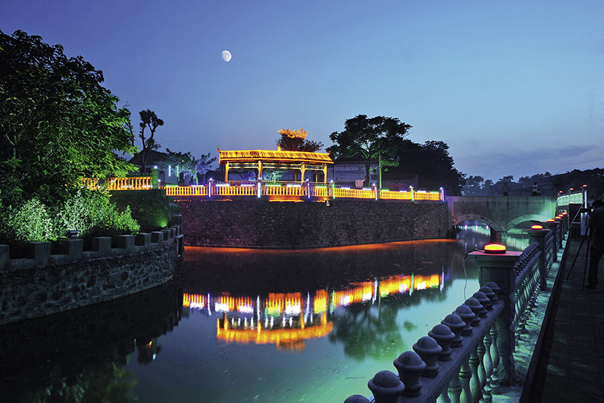 图为山东省蓬莱市刘沟镇夜景。　摄影：高远