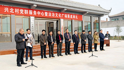 蒲城县人民检察院支持当地农民开展法治文化建设。