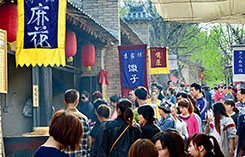 陕西省咸阳市礼泉县袁家村民俗一条街。