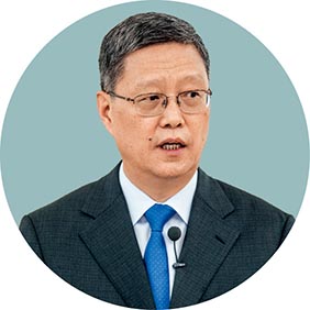 国务院侨办原副主任、外交部原副部长  何亚非
