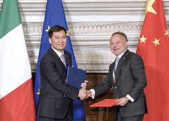 近年来，苏宁的国际化步伐越走越快。图为2019年3月苏宁与意大利ITA签约。