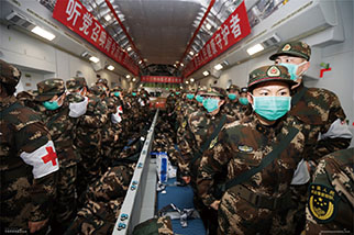 2．2月13日，11架空军运输机载947名医护人员和74吨医疗物资抵达武汉天河机场。这是中国国产运-20大型运输机首次参加非战争军事行动，也是空军首次成体系大规模出动现役大中型运输机执行紧急大空运任务。