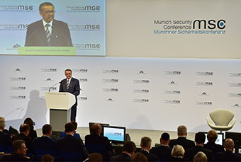 2月15日，在德国慕尼黑，世界卫生组织总干事谭德塞在第56届慕尼黑安全会议上讲话。