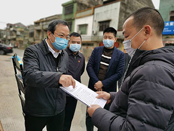 2月5日，江门市委副书记、市长刘毅在大江镇检查复工复产相关疫情防控措施落实情况。