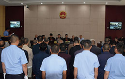 潼关县人民检察院检察长贾成民出庭支持公诉恶势力犯罪案件。