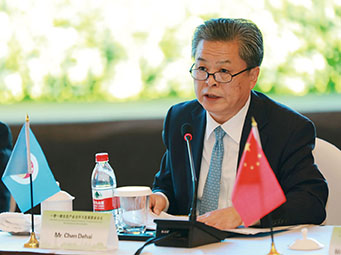 中国—东盟中心秘书长陈德海出席中国青海“一带一路”生态产业合作与发展圆桌会。