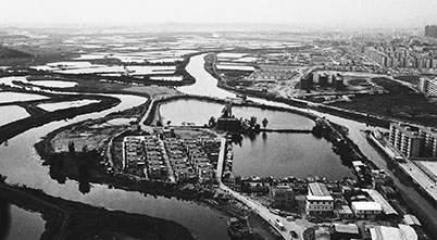 2．1985年的深圳河，河道密布水系纵横。　摄影/何煌友